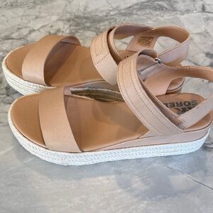 Sorel Women's Sunpeak platform Tan Sandals